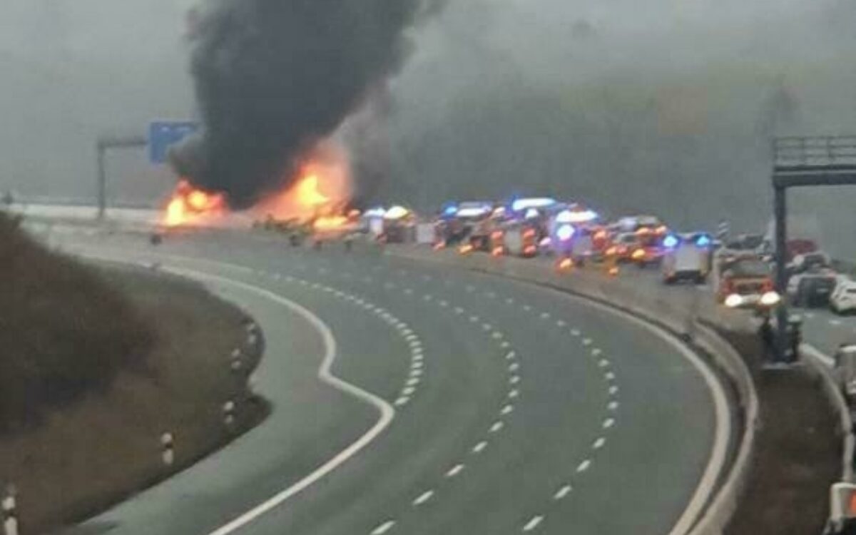 1607785169lkw brand feuerwerk 2 1607785169lkw brand feuerwerk 2